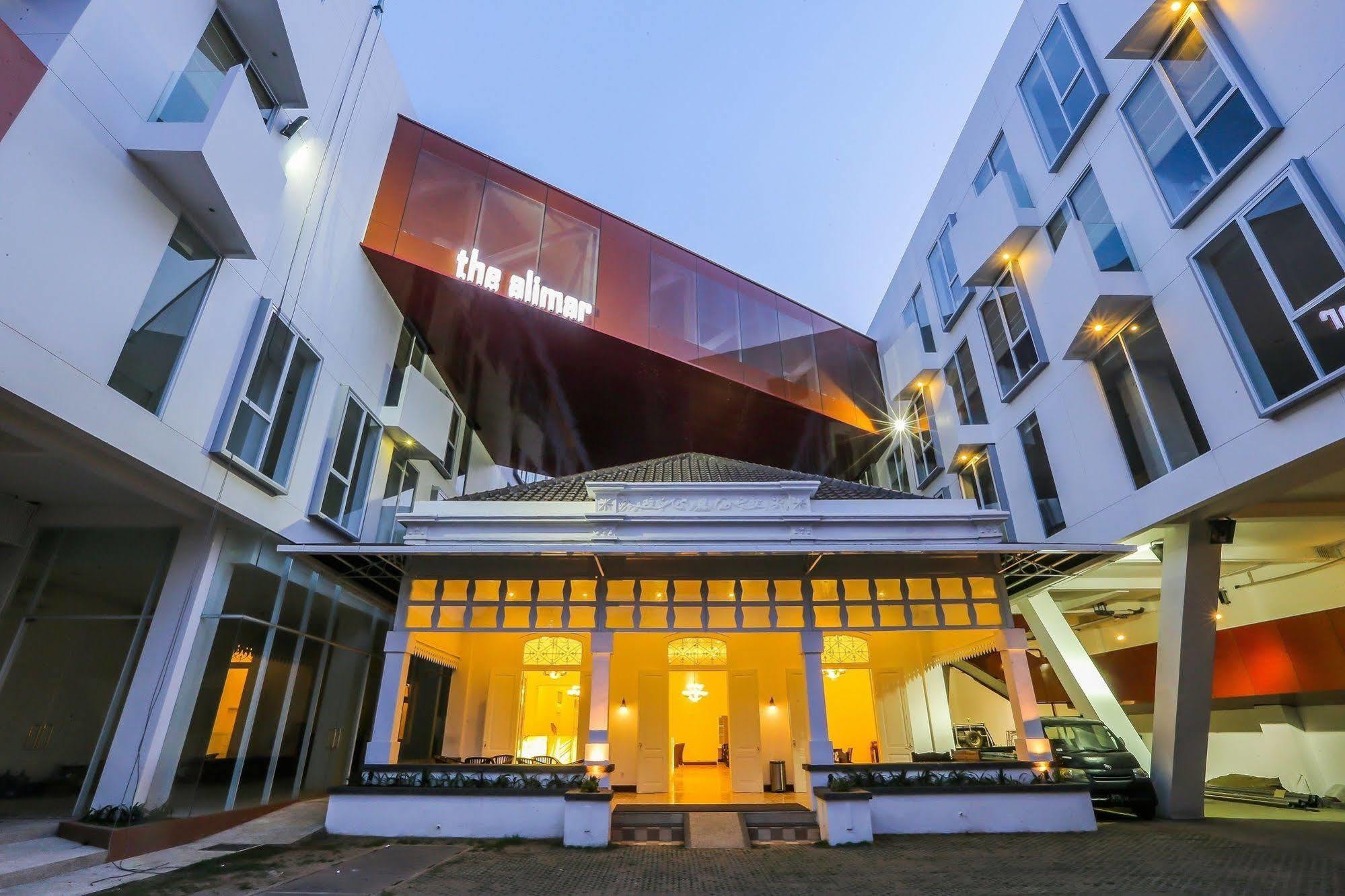 Alimar Hotel Malang Esterno foto
