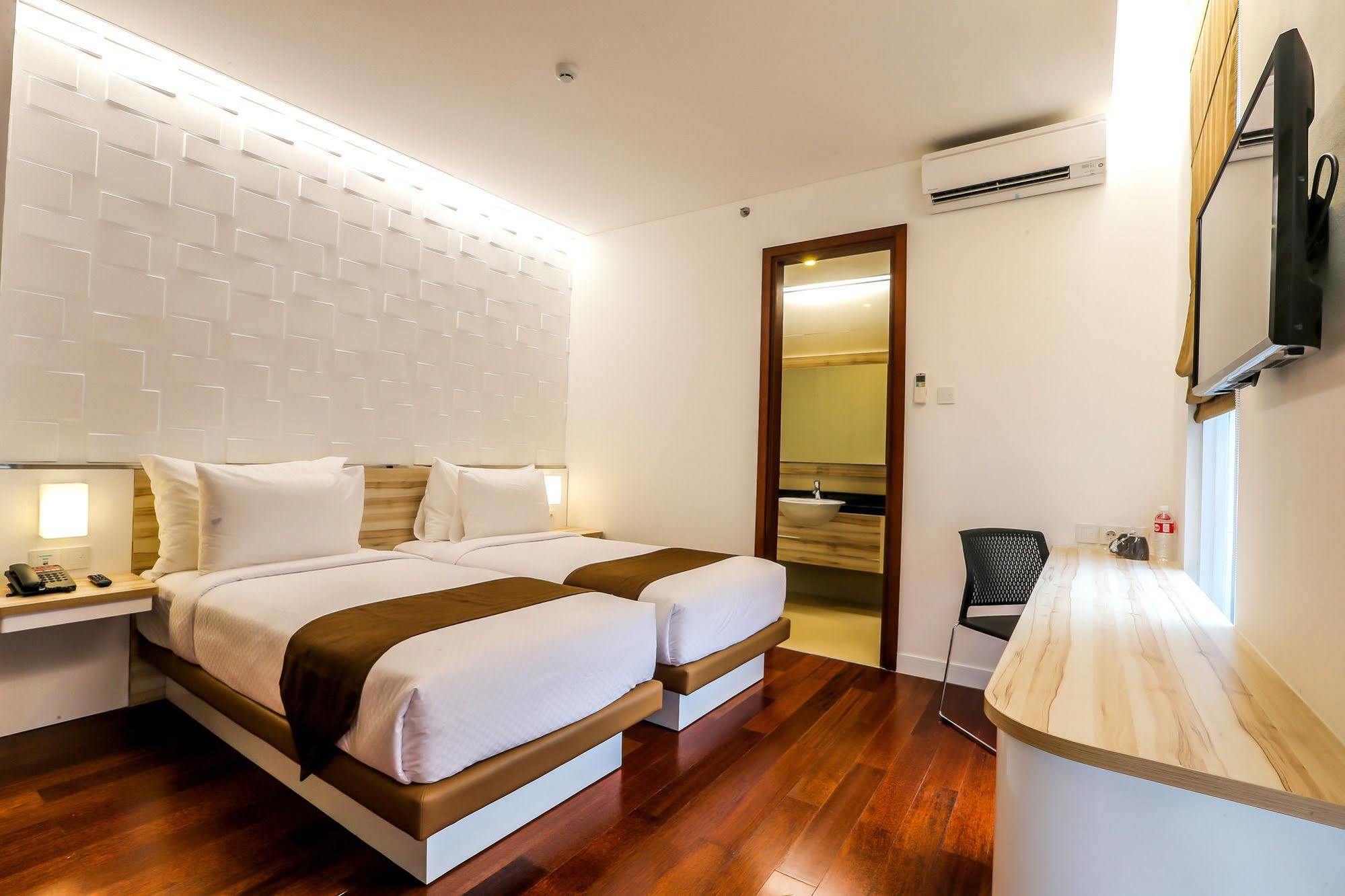 Alimar Hotel Malang Esterno foto