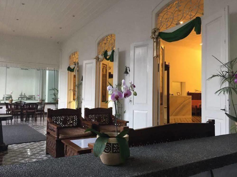Alimar Hotel Malang Esterno foto