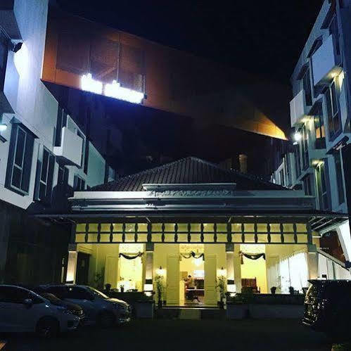 Alimar Hotel Malang Esterno foto